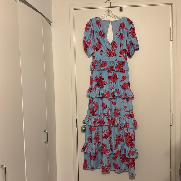 Red Dress Boutique Women’s Ruffle Maxi with Puff Sleeves & Open back - Size M. - Picture 1 of 9